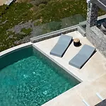 Seaview Pool Near Alemagou * פטליה